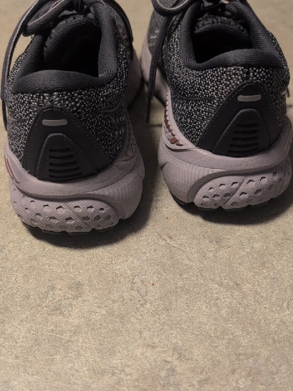 Brooks Women's Gray Running Sneakers with Lavender Trim - Picture 4 of 7